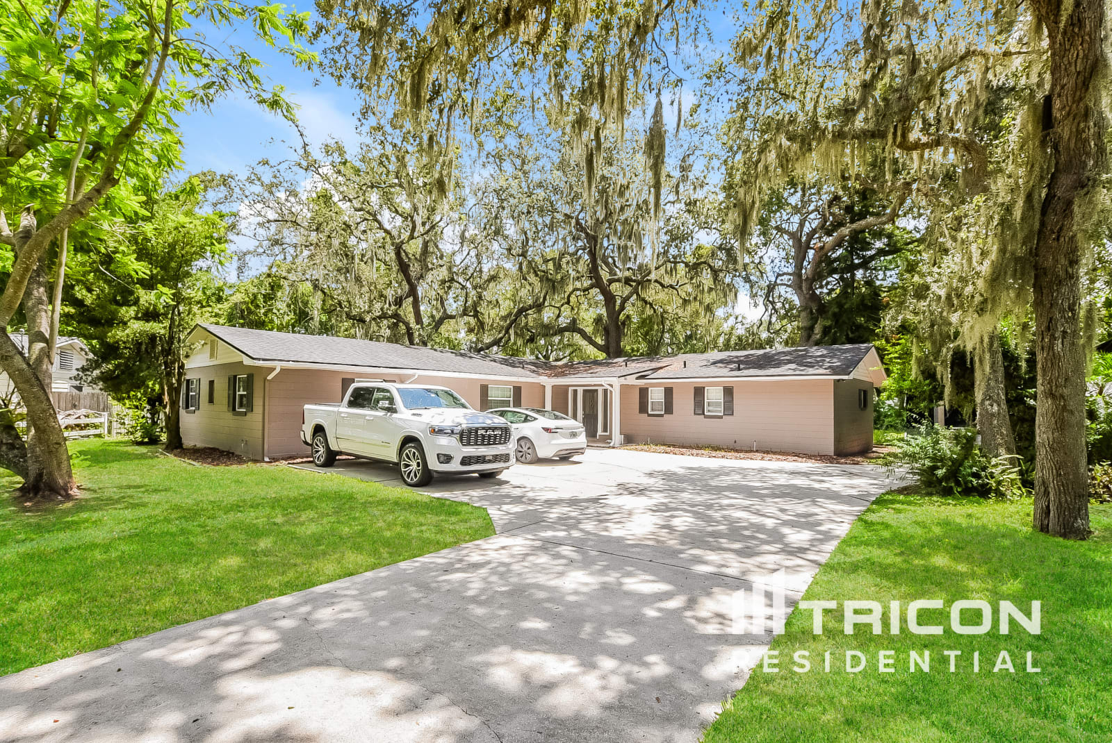 285 W Oak Hill Road Mount Dora FL