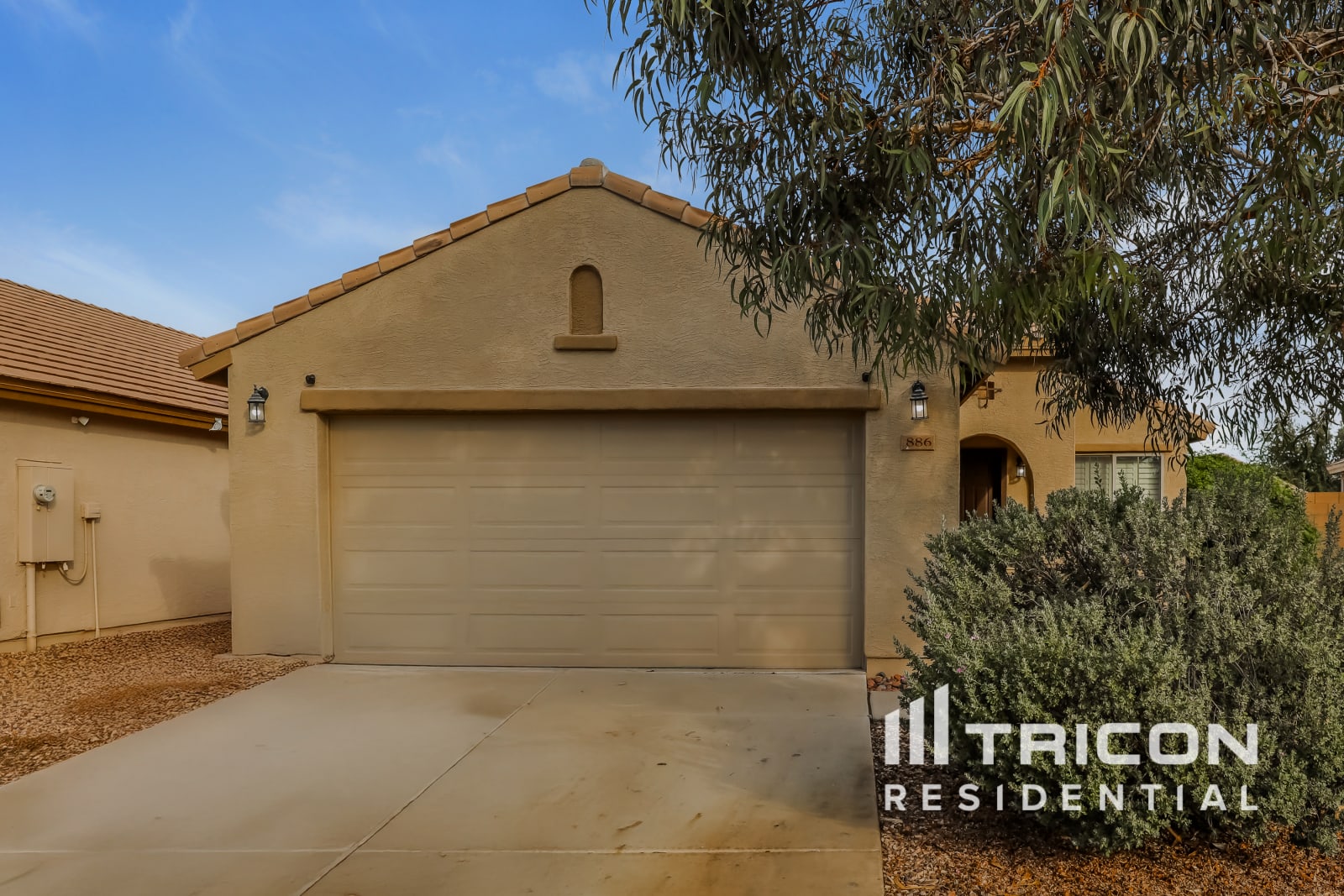 886 W Desert Hills Drive San Tan Valley AZ