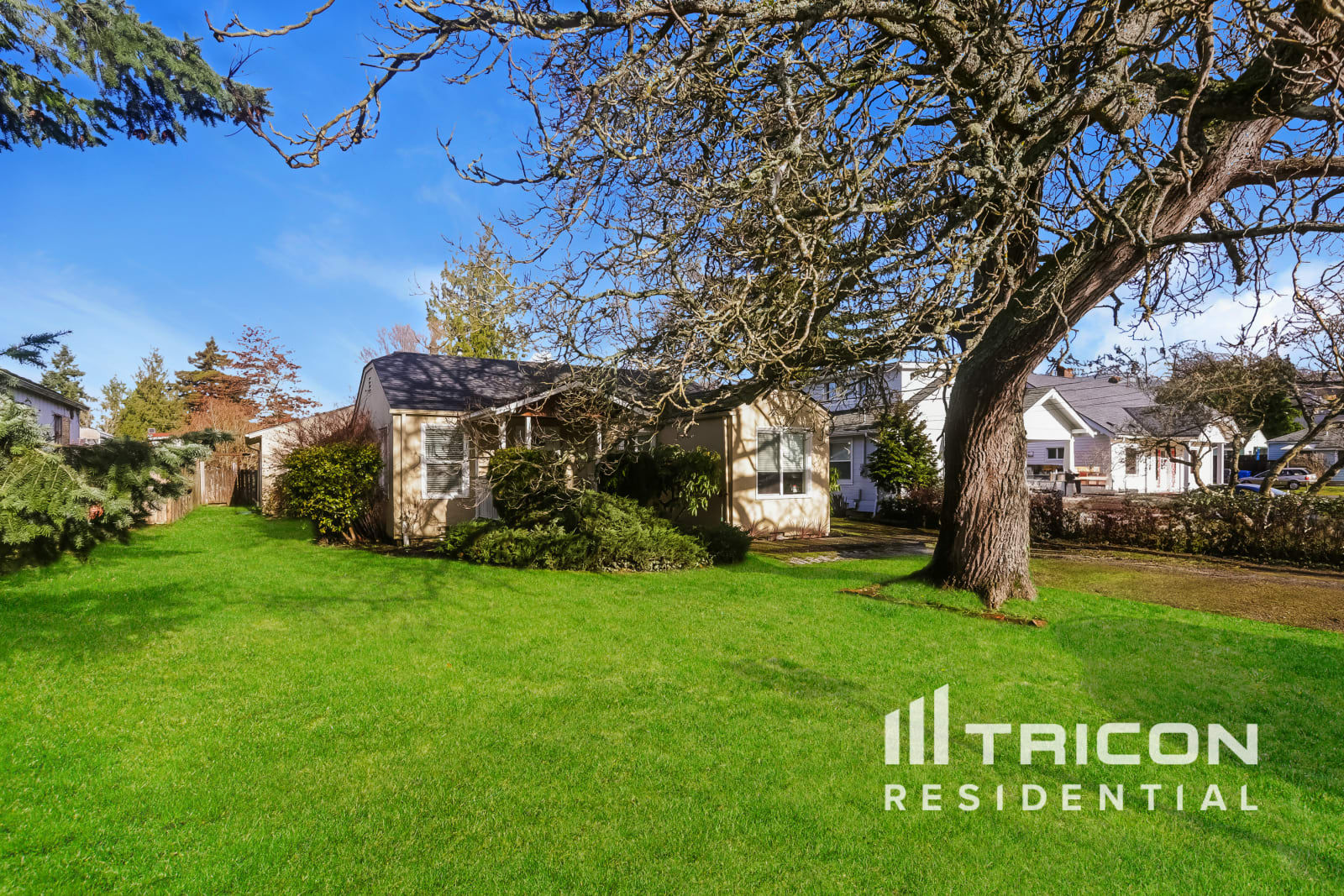 711 Le-Lou-Wa Pl NE Tacoma WA