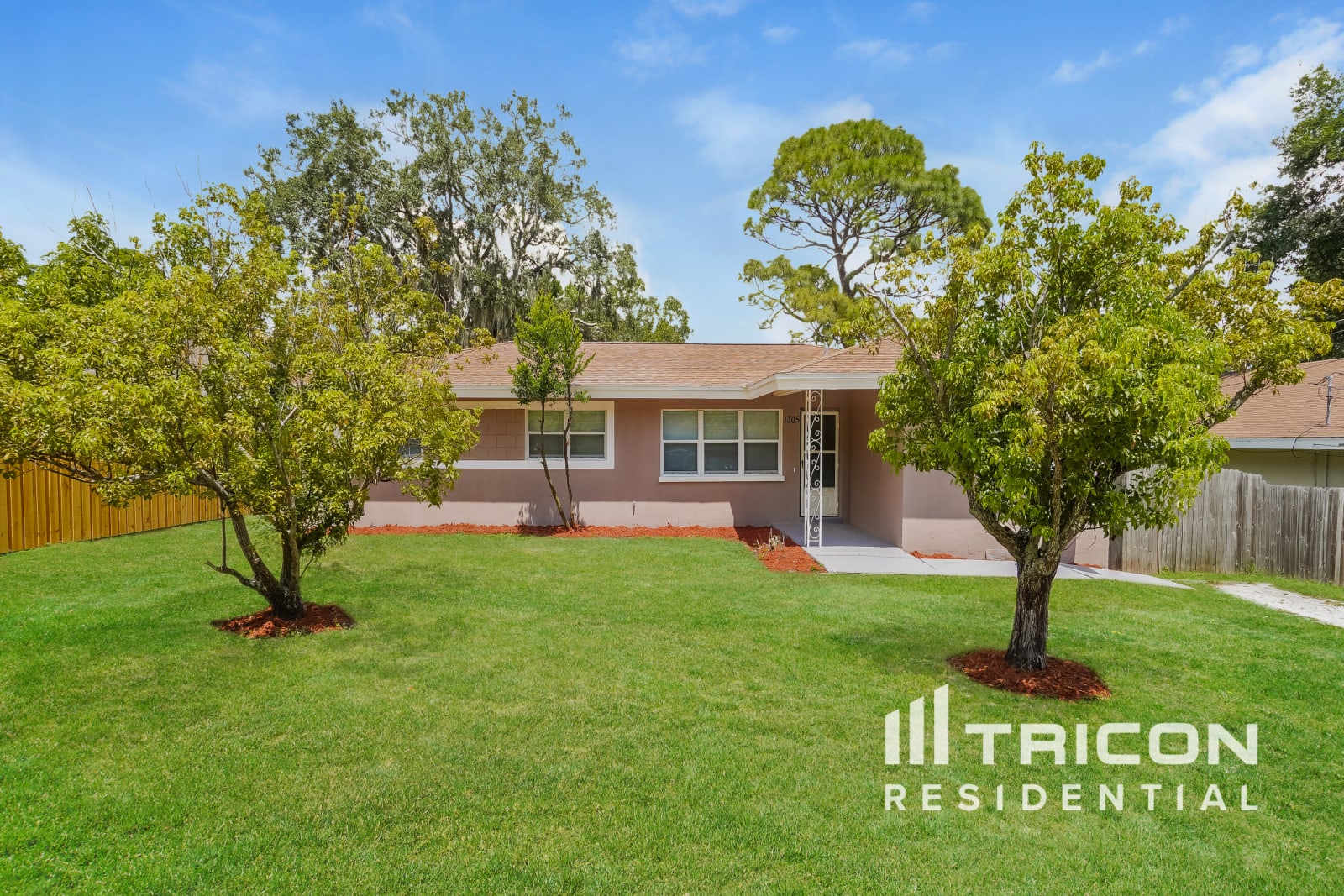 1305 E Oakwood Street Tarpon Springs FL