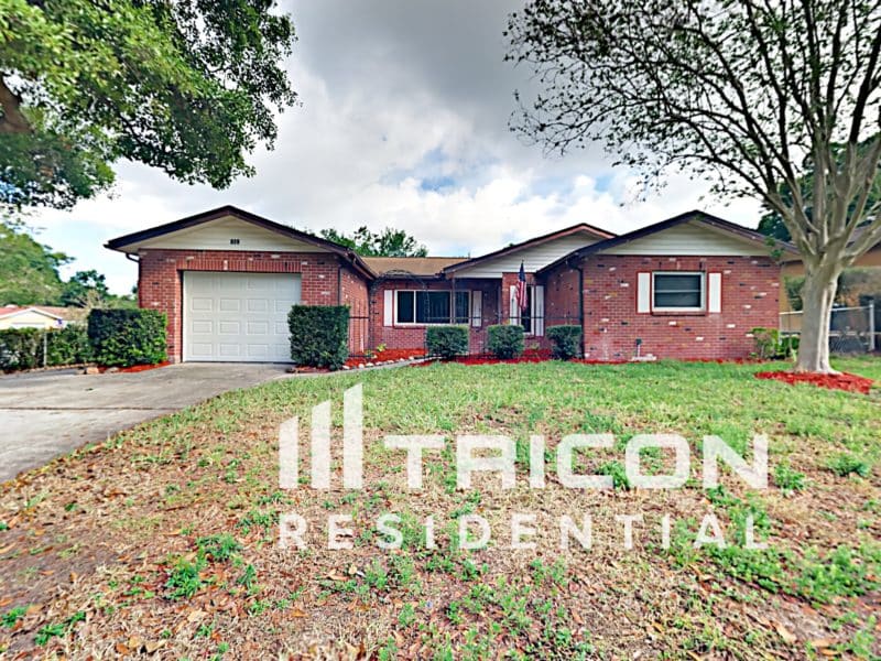 202 Valley Drive Brandon FL