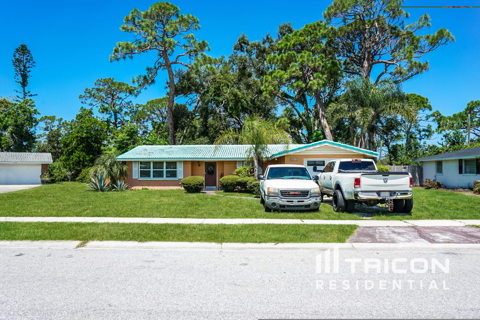 2432 Breakwater Circle Sarasota FL