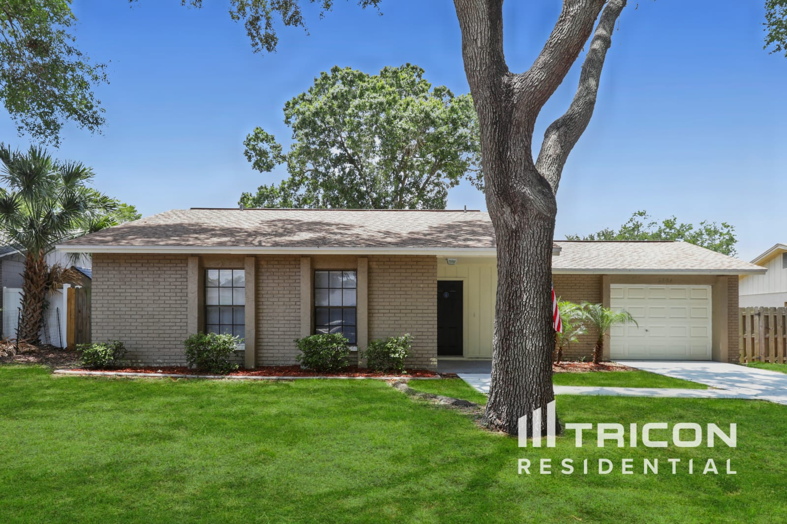 2704 Manor Hill Drive Brandon FL