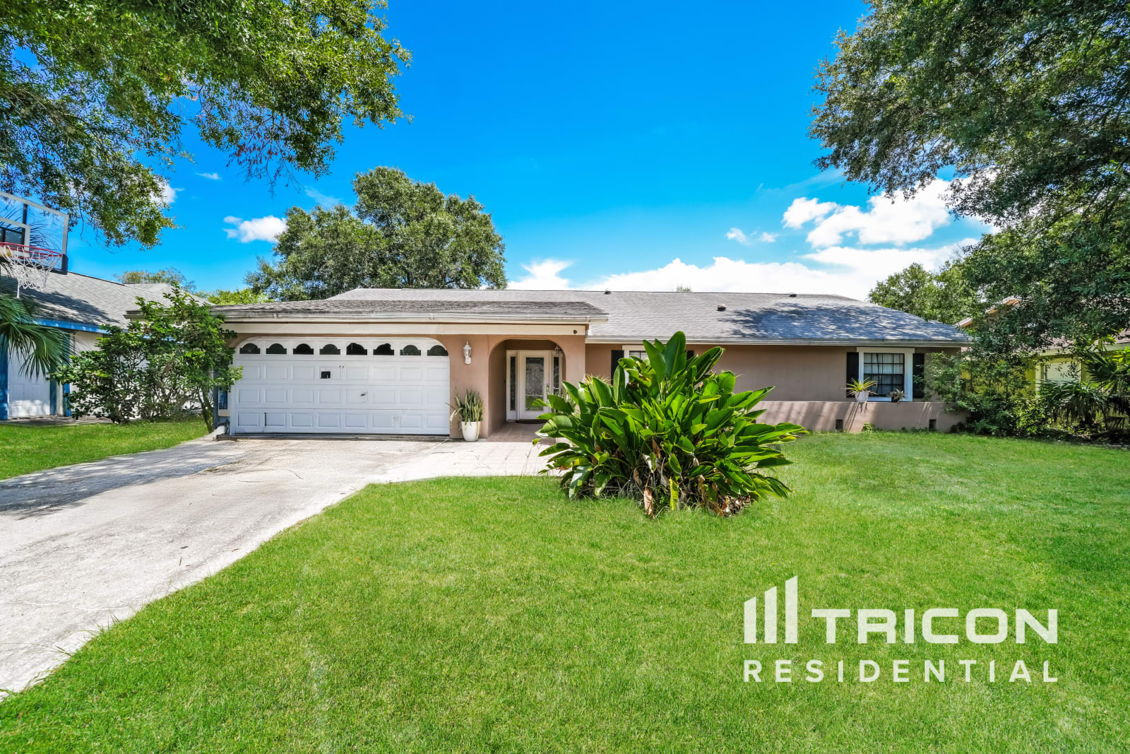 4704 Foxshire Cir Tampa FL
