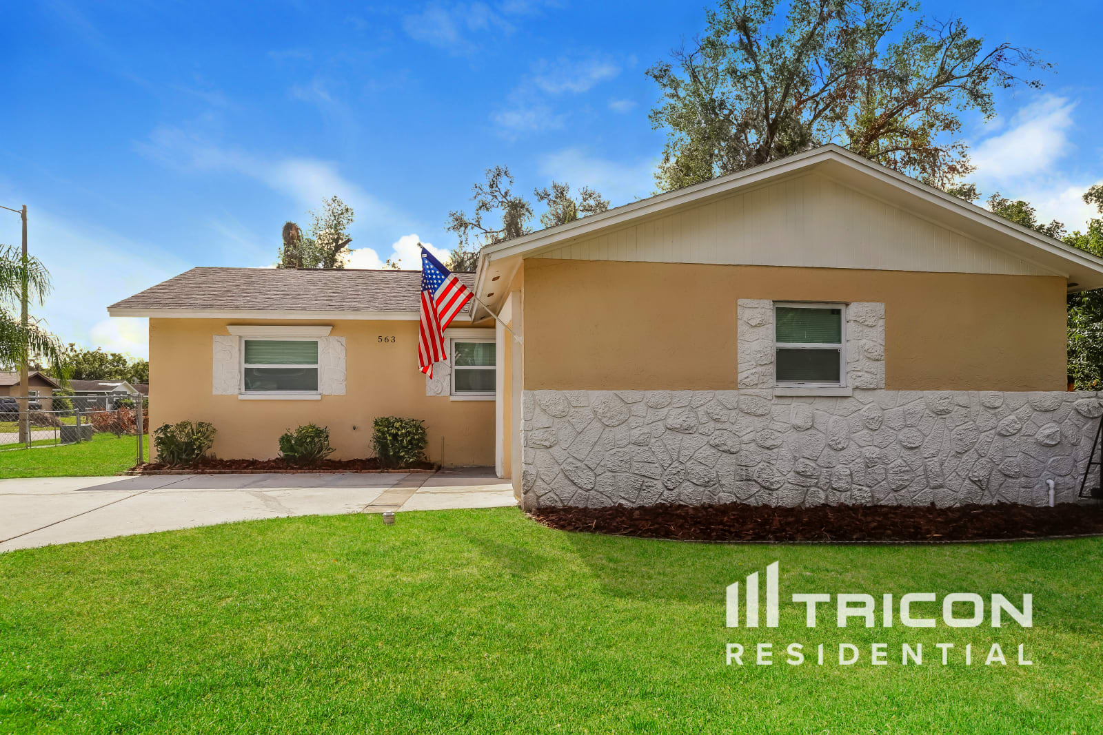 563 Robin Hill Circle Brandon FL