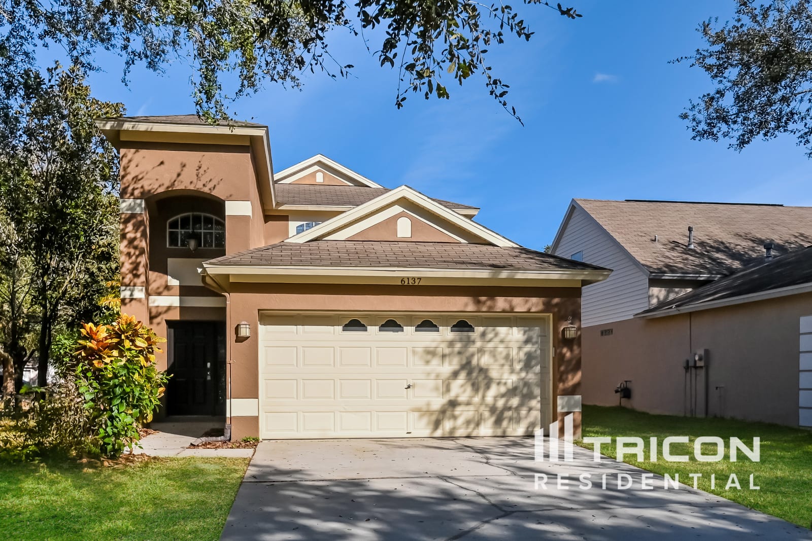 6137 Skylarkcrest Drive Lithia FL