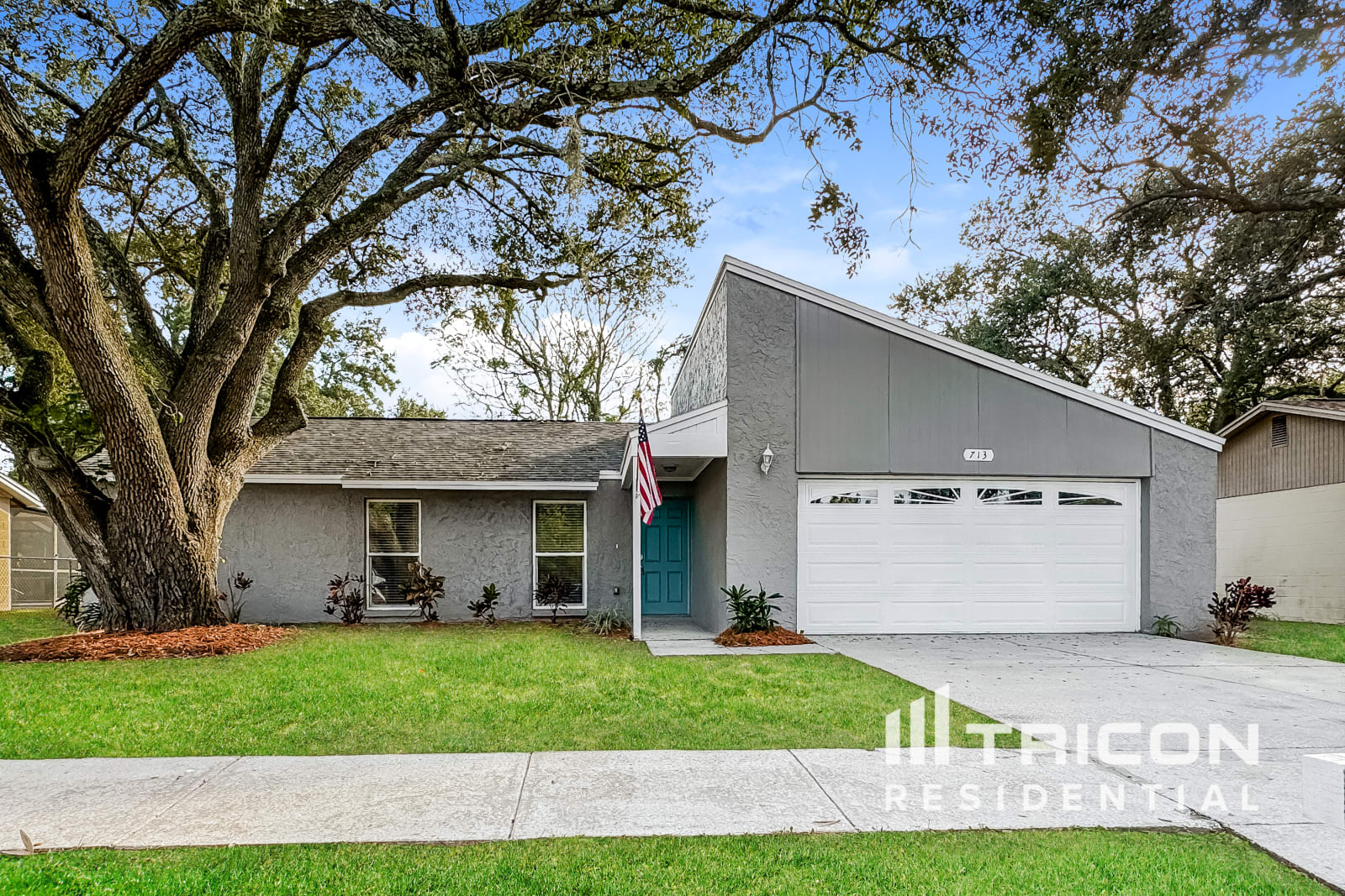 713 Regent Circle South Brandon FL