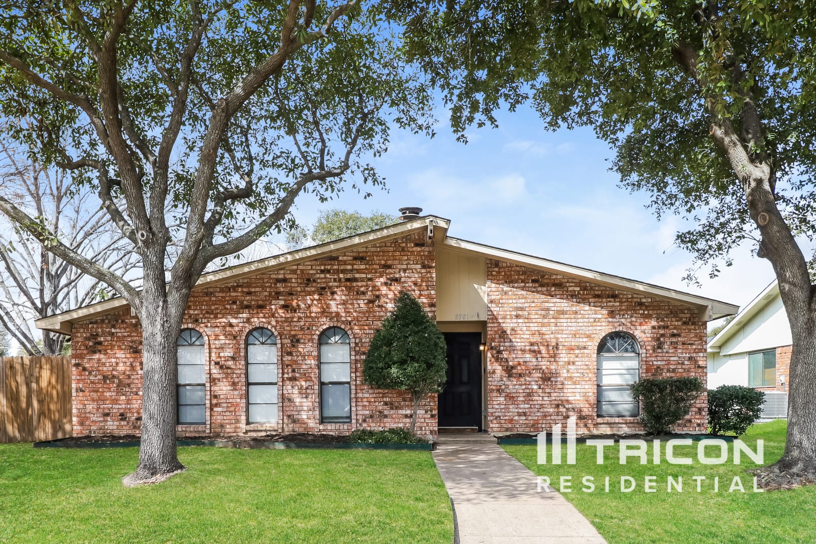 8501 Londonderry Dallas TX