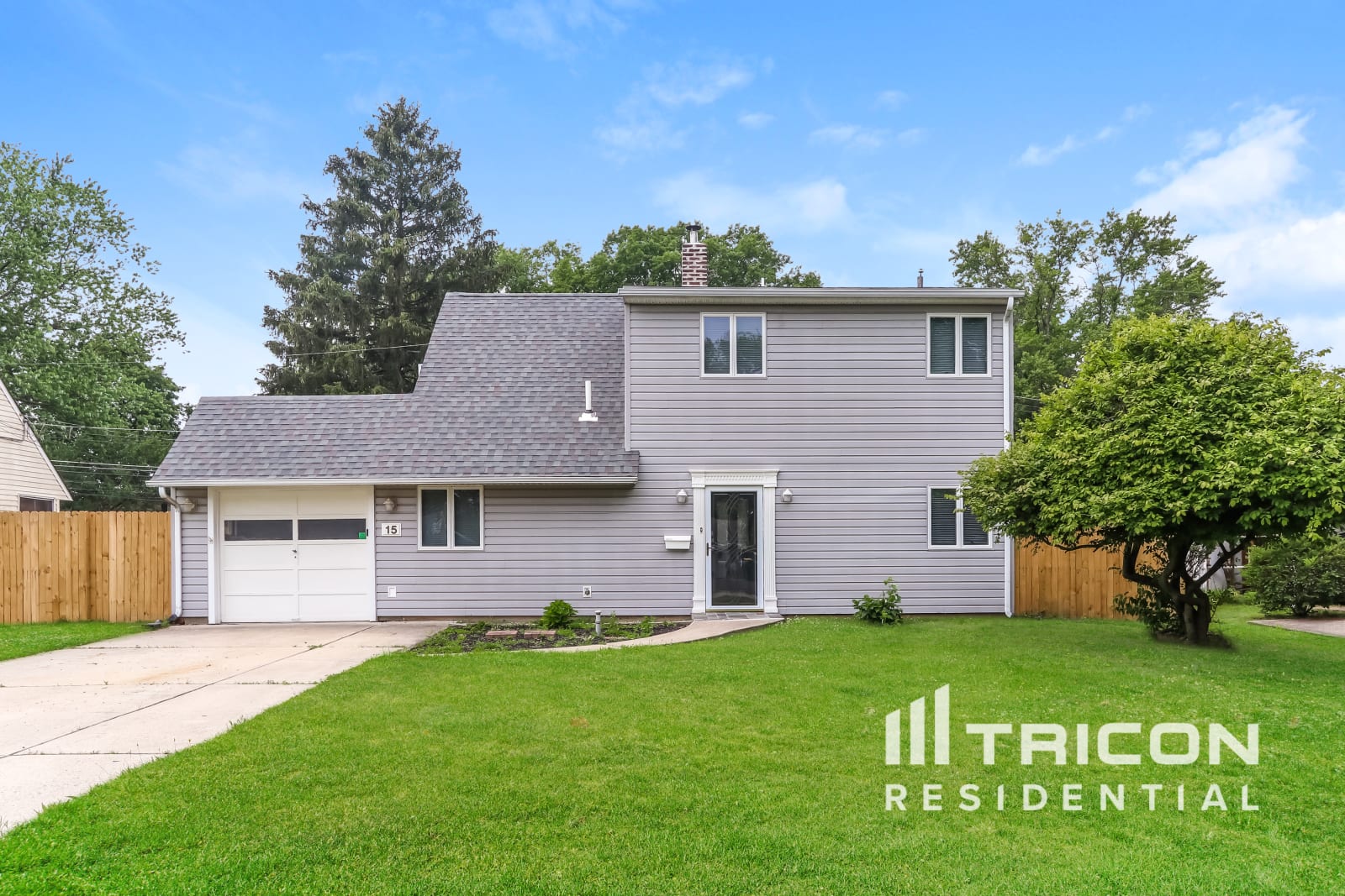 15 Neptune Ln Levittown PA