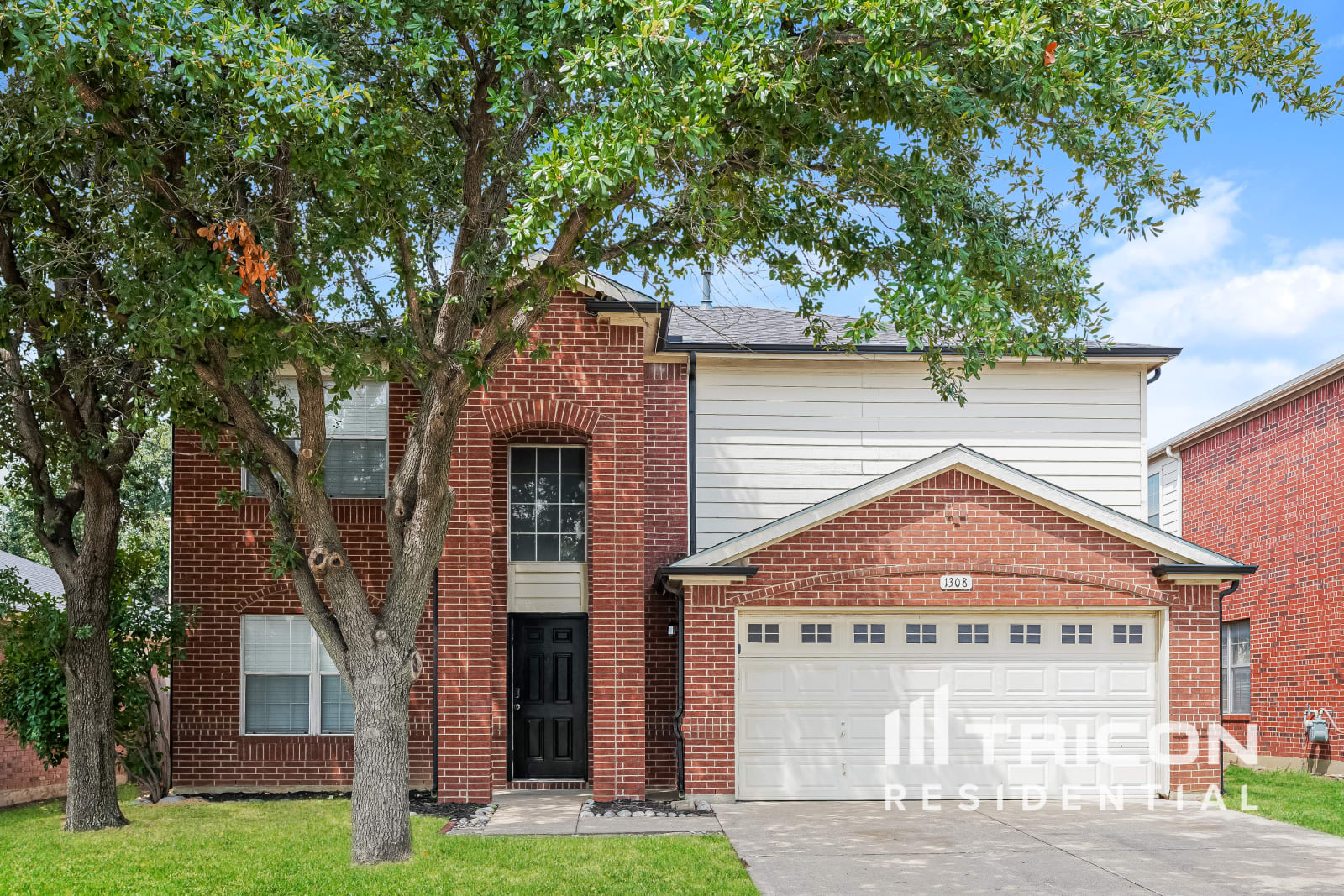 1308 Stetson Trl Saginaw TX