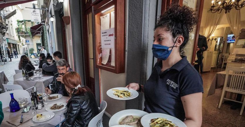 La protesta dei ristoratori: «Dal 7 maggio apriamo i ristoranti