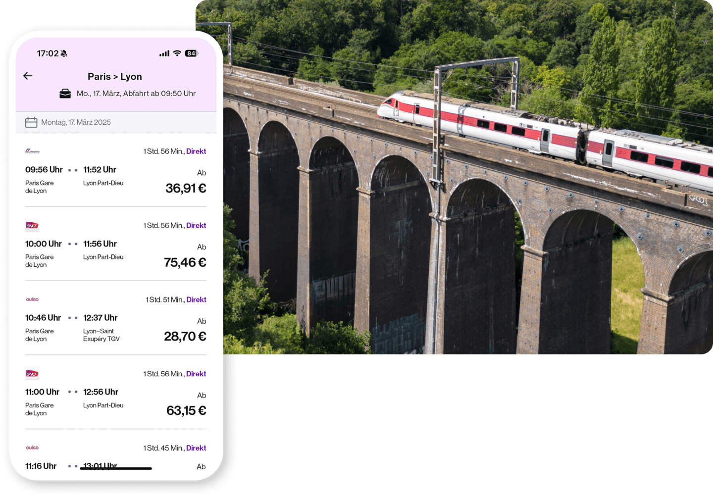 Zug, der eine Brücke in einer grünen Landschaft überquert, mit einem Reiseplan im Handy