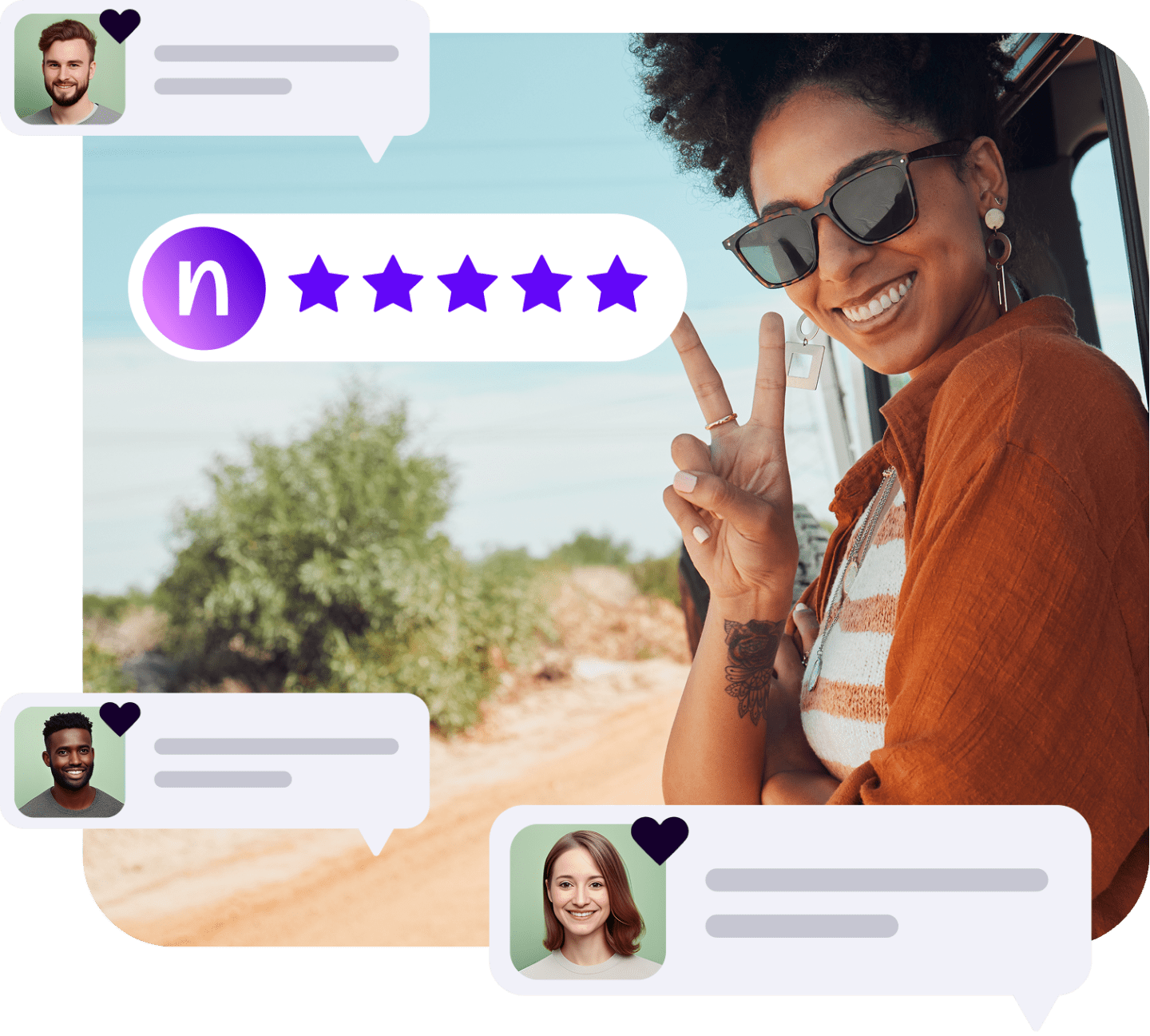 Femme souriante en vacances posant pour une photo