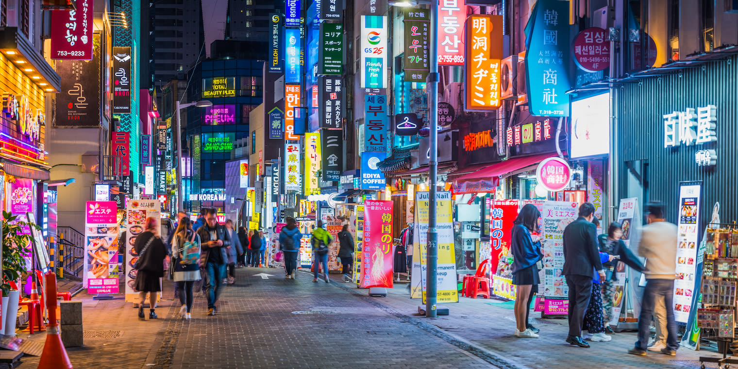 How Bleisure Is Changing the Travel Industry - colorful street scene