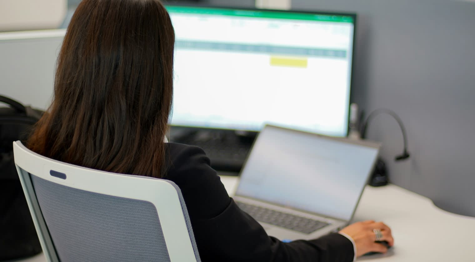 Why Companies Should Avoid Excel as a Monthly Expense Manager