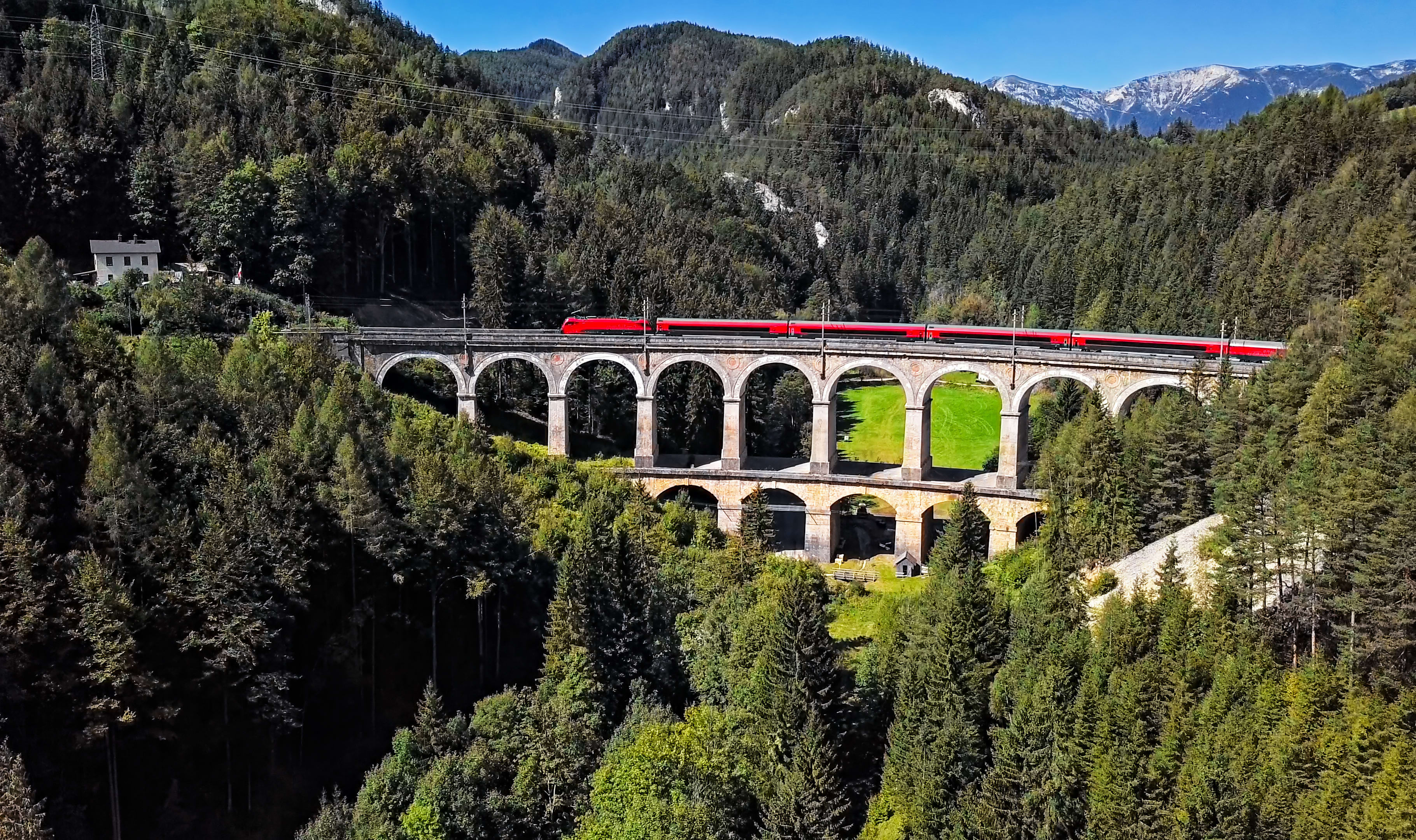 Zug von ÖBB, der über Navan gebucht werden kann