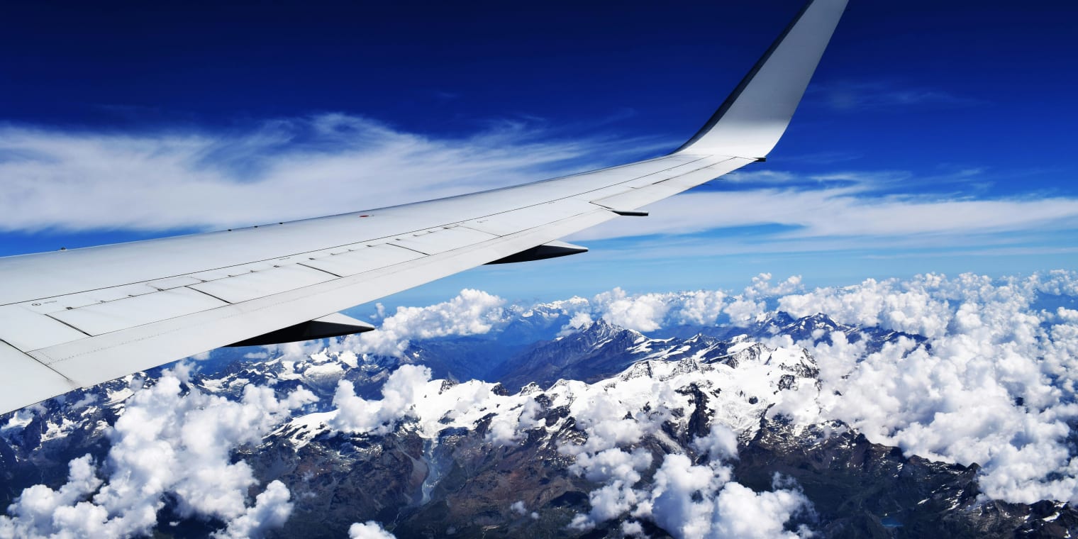 Tipps für einen Langstreckenflug an einem sonnigen Tag über den Alpen.