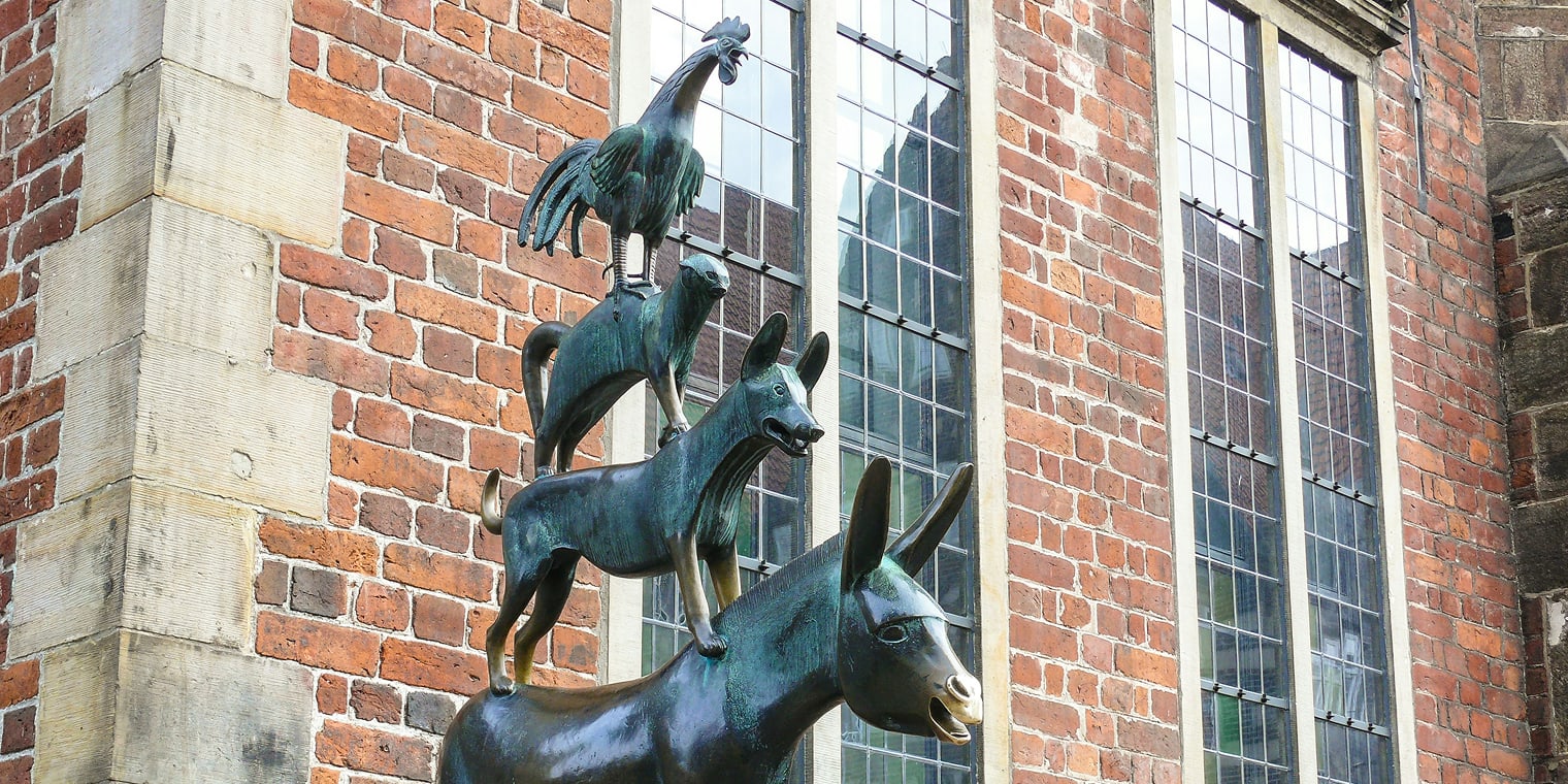 Die Statue der Bremer Stadtmusikanten macht eine Dienstreise nach Bremen zum besonderen Erlebnis.