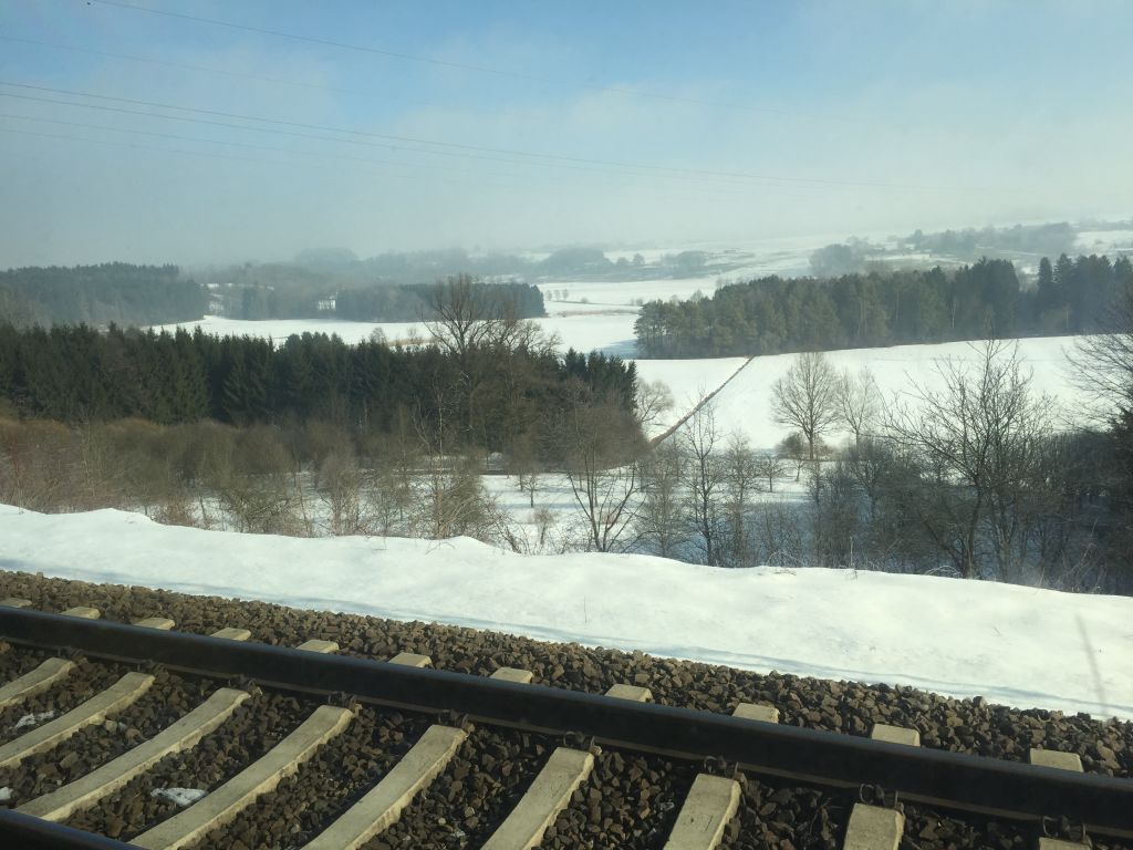 국경을 넘자 눈의 고장에 닿았다.