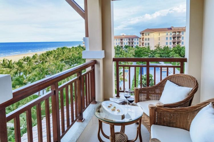 전객실 바다 전망의 발코니.