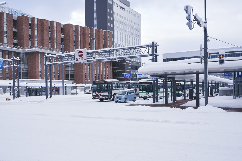 버스 표는 옆 로손에서 살 수 있다. (440엔)