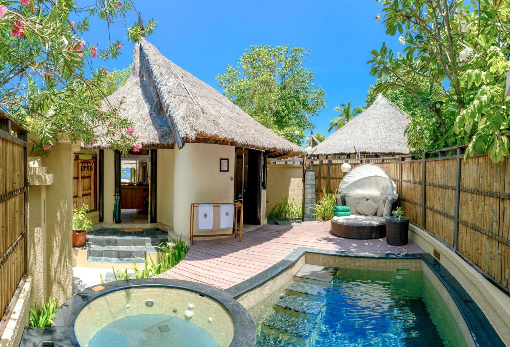 6 Romantic Getaways in Maldives: Where to Stay 5 Banyan Tree Vabbinfaru Maldives
