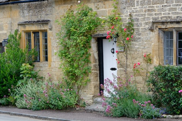 Cotswolds Villages: An Enchanting Guide to the 6 Hidden Charms 3 Cotswold Stone in Cotswolds Villages