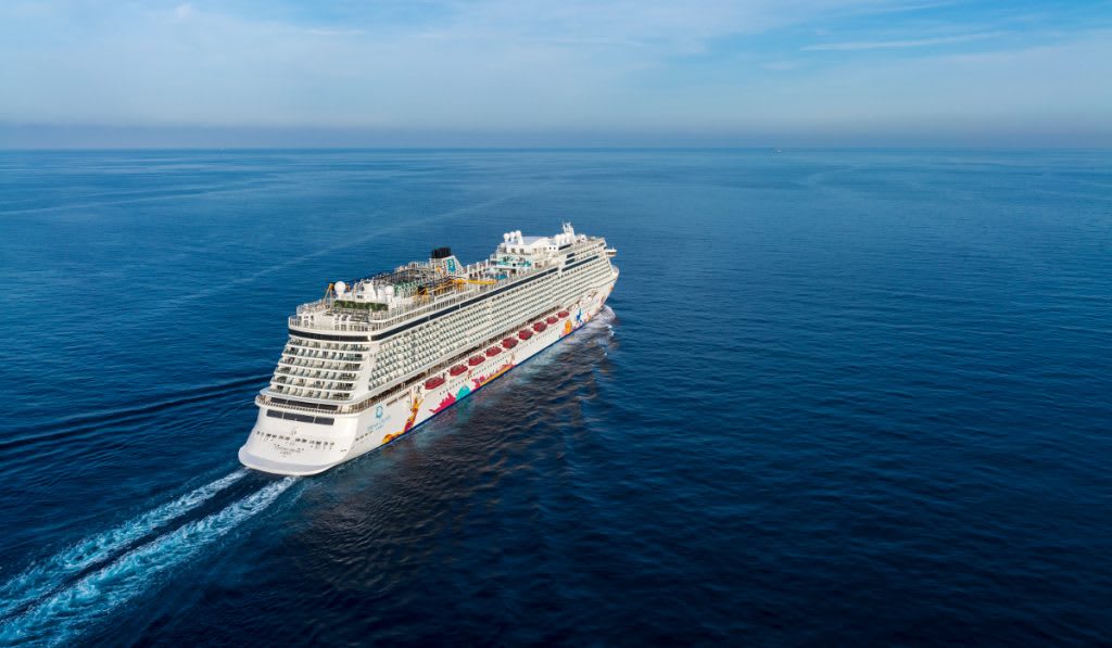 Resorts World Cruises: An Enchanting Guide to 3 World-Class Destinations and Experiences 1 Resorts World Cruises as your next vacation in sea
