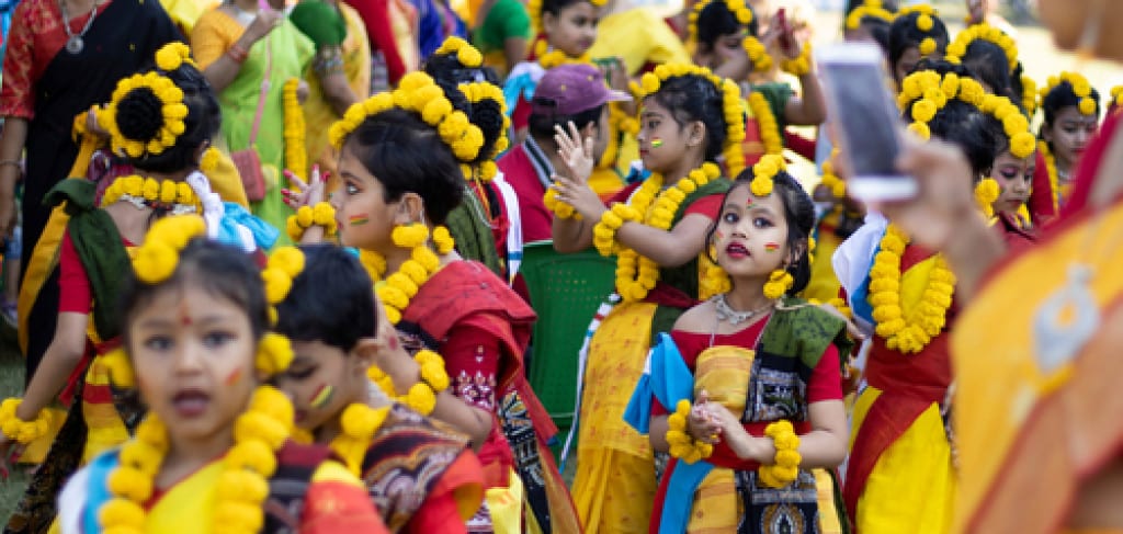 Enjoy Holi festival in India: 5 Compelling Reasons to Travel 5 Dol Jatra in West Bengal and Odisha