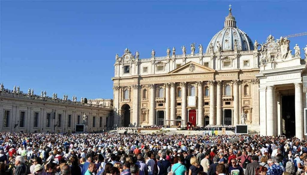Italy in April: A Mesmerizing of Transformative Springtime Splendor 1 Easter Festivities in Rome