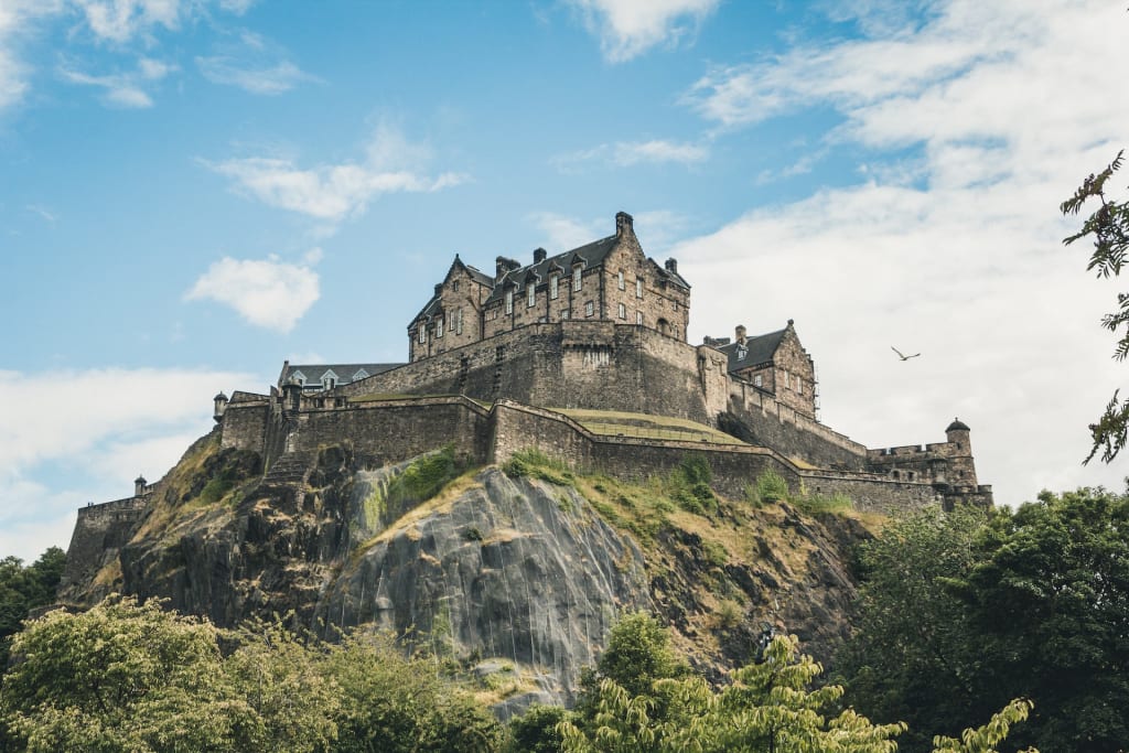 Experience the 4 Beauty and History of Scotland: A Guide to Edinburgh and the Highlands 1 Edinburgh Castle in Scotland