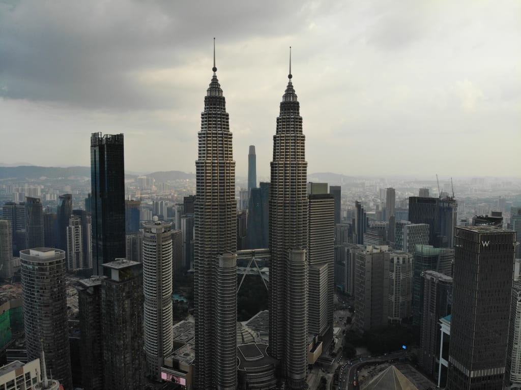 Discover the Beauty and History of Malaysia: A Guide to Kuala Lumpur, Penang, and Langkawi 1 Petronas Twin Towers in Malaysia