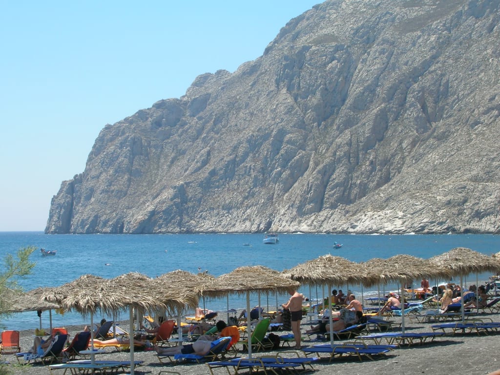 Explore the History and Beauty of the Greek Islands: A Guide to Santorini and Mykonos 1 Kamari in the Greek Islands