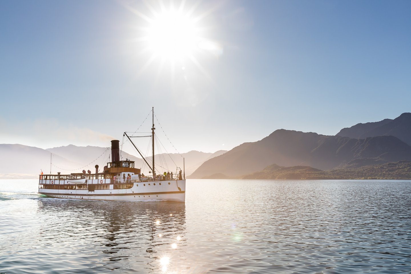 Cruise Lake Wakatipu on a Steamship