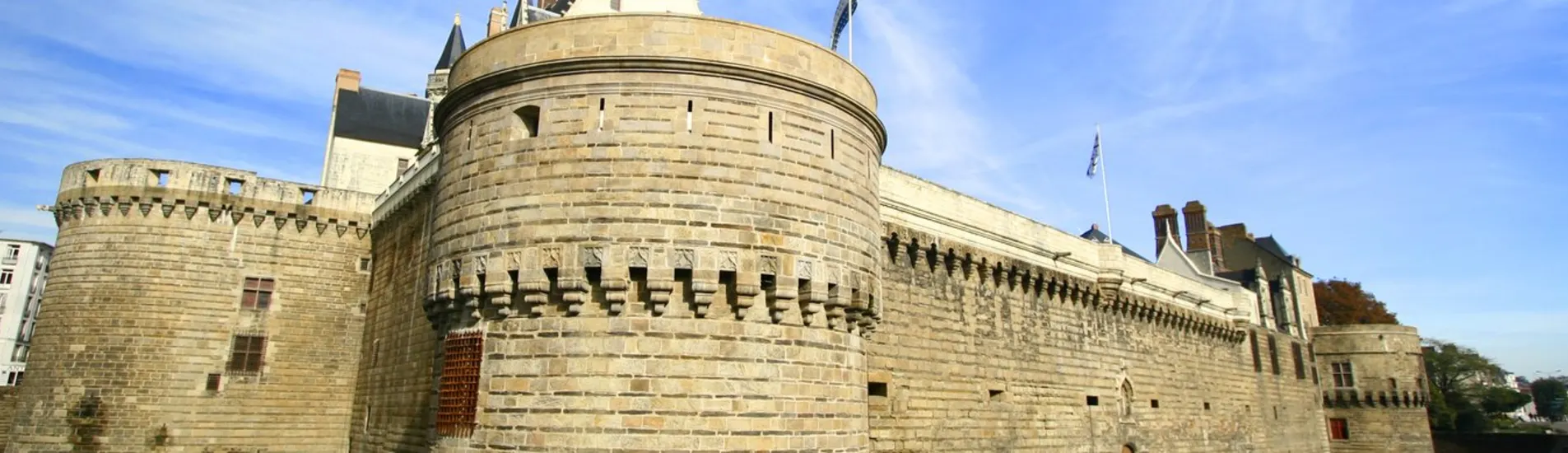 Pula - Nantes uçak bileti