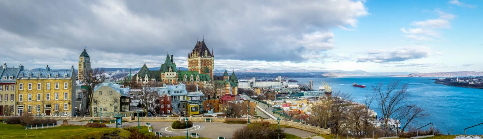 Victoria - Québec uçak bileti