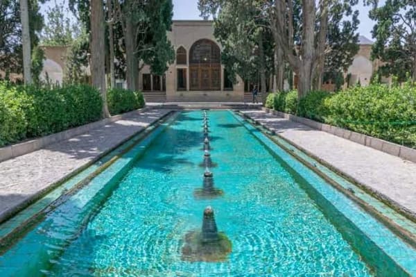 Kashan Roses & Historic Houses Day Tour
