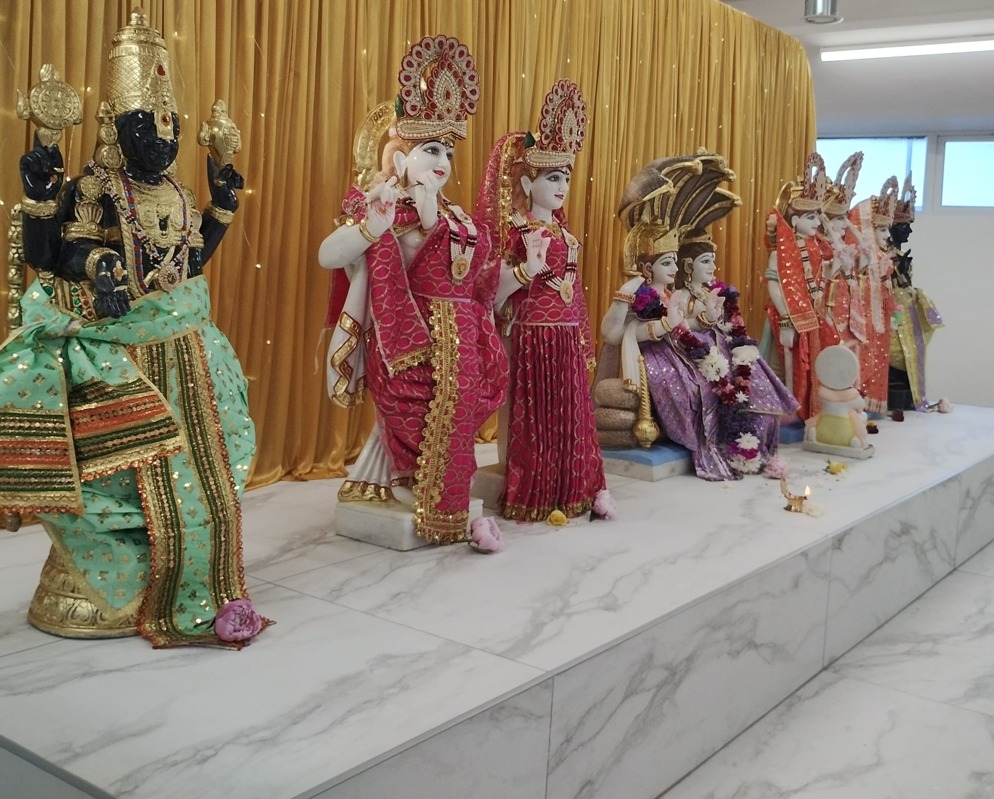 Daily worship at Oxford Hindu Mandir