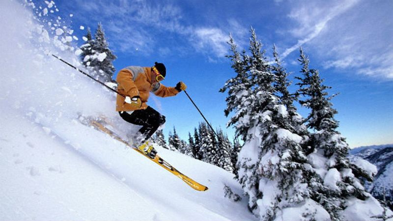 skiing in himachal
