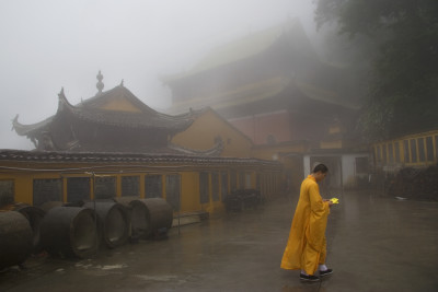 Travel blog image for May 27, 2010 in Jiuhua Shan, China