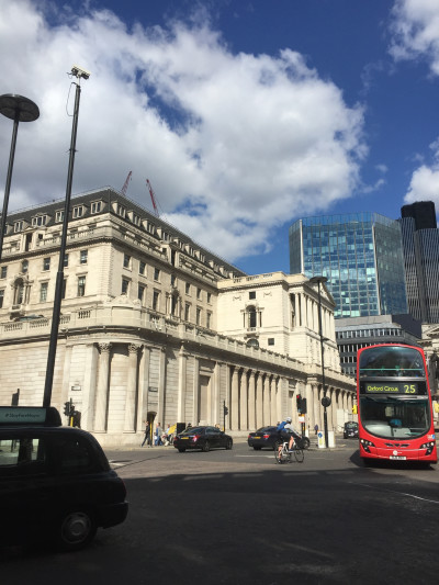 Travel blog image for April 10, 2016 in Trafalgar Square, London