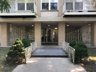 Large one Bedroom Corner Unit
