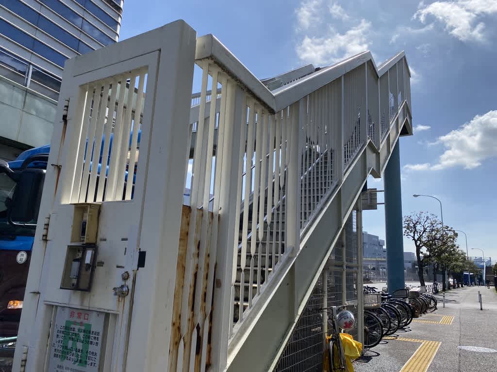 https://res.cloudinary.com/trpfrog/image/upload/v1647428347/blog/haneda-tokyo-tower/0848B2AC-B7EC-44AC-832A-A68B3EDFB5F8_1_105_c.jpg