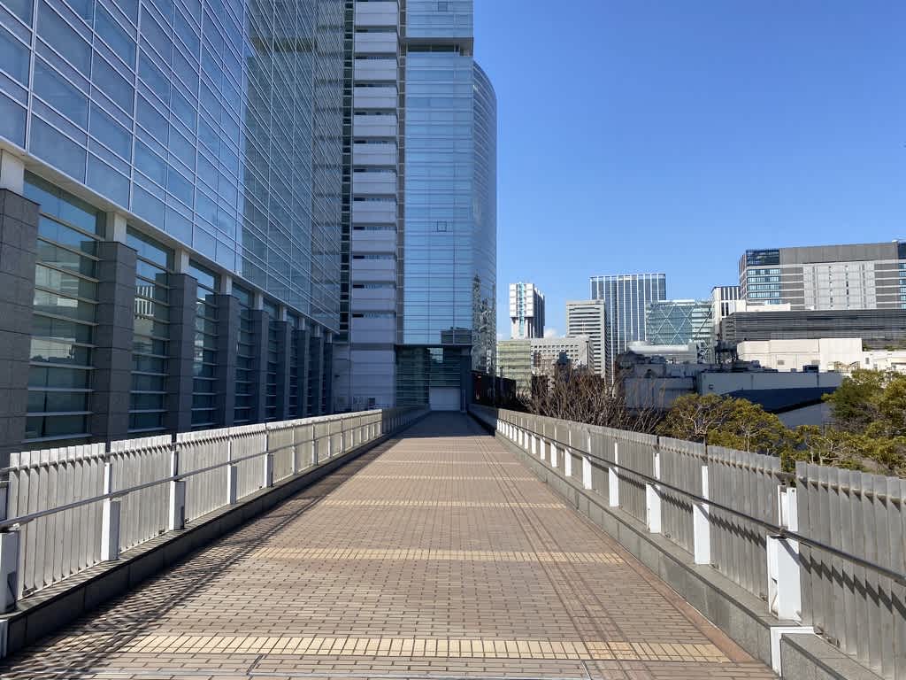 https://res.cloudinary.com/trpfrog/image/upload/v1647439439/blog/haneda-tokyo-tower/21373799-3E83-445D-8393-8D106B85C0CB_1_105_c.jpg