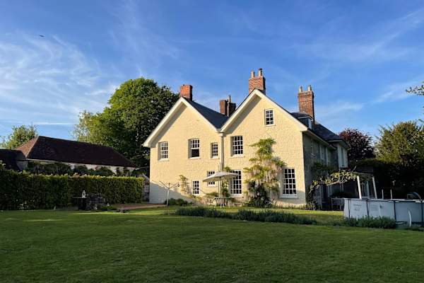 House sit in Warminster, United Kingdom