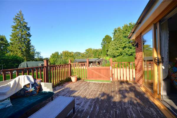 House sit in Dormansland, United Kingdom