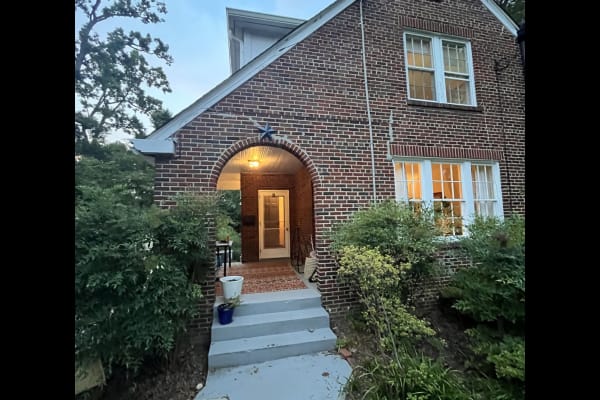 House sit in Takoma Park, MD, US