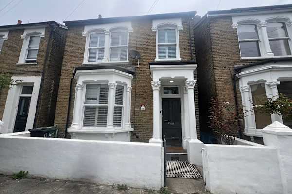 House sit in Brixton, United Kingdom