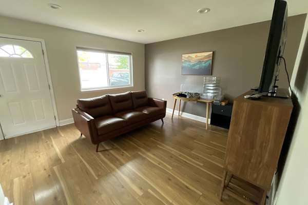 House sit in Hazel Park, MI, US