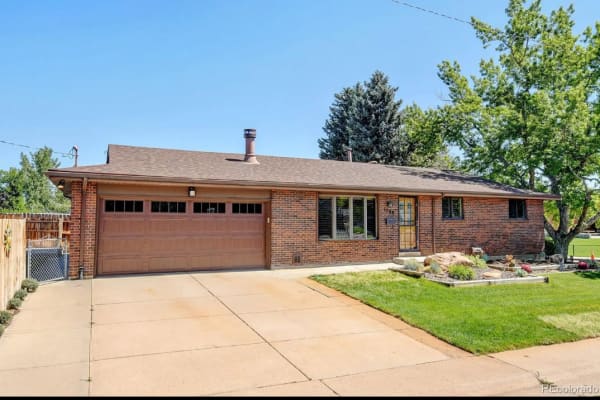 House sit in Englewood, CO, US
